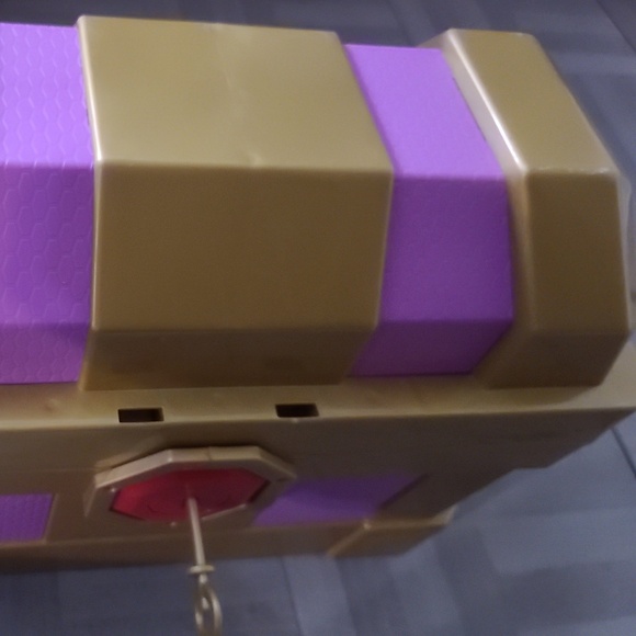 Ryan's World Large Mega Treasure Chest With Keys, Coins Figures, Swords ++++ - Picture 2 of 10